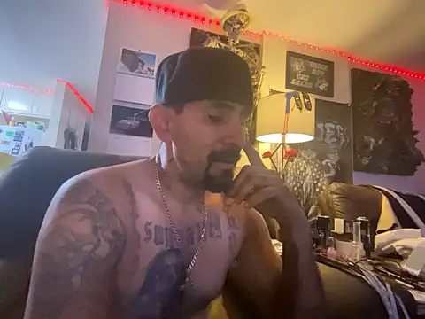 Snapshot of hornycouple818 chatting on January 28, 2:42 pm hornycouple818 online show from January 28, 2:42 pm