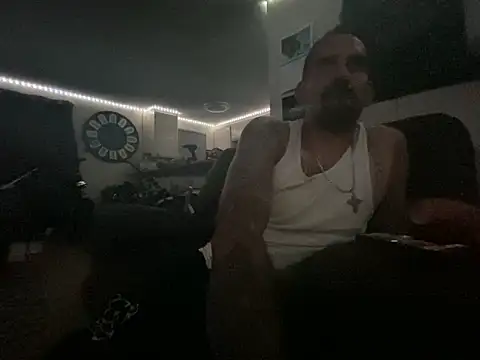 Snapshot of hornycouple818 chatting on January 29, 10:48 am hornycouple818 online show from January 29, 10:48 am