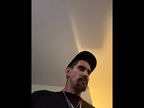 Snapshot of hornycouple818 chatting on November 1, 5:20 am hornycouple818 online show from November 1, 5:20 am