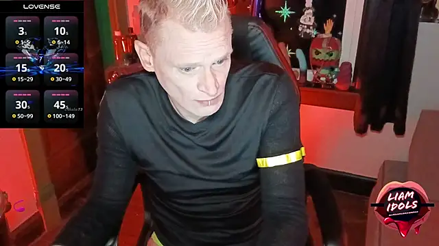 Snapshot of LiamIdols chatting on November 11, 12:43 am LiamIdols online show from November 11, 12:43 am