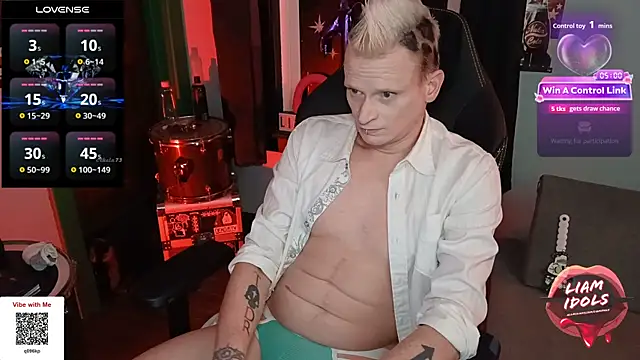 Snapshot of LiamIdols chatting on February 12, 11:33 pm LiamIdols online show from February 12, 11:33 pm