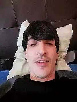 Snapshot of moutt99 chatting on January 21, 1:54 pm moutt99 online show from January 21, 1:54 pm