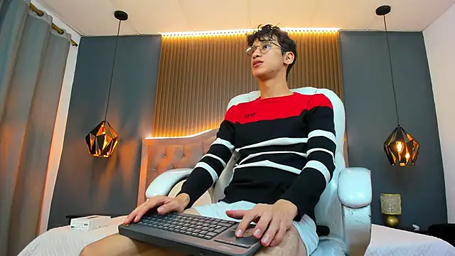 Cum hunters online show from September 17, 3:30 am