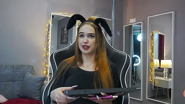 Snapshot of Eva_Lovvia_ chatting on January 24, 12:20 am Eva Lovvia  online show from January 24, 12:20 am