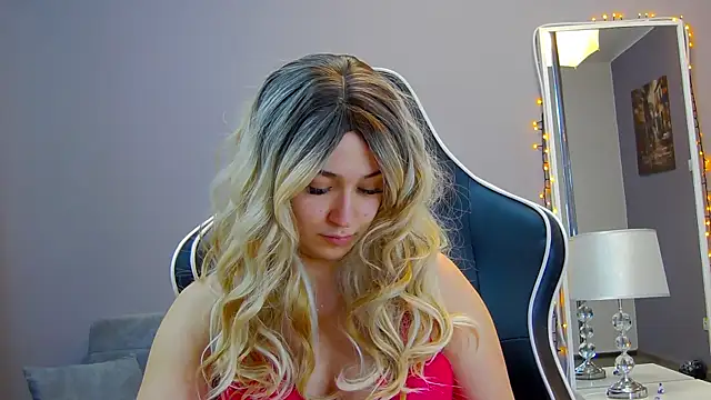 Snapshot of Eva_Lovvia_ chatting on March 3, 7:39 pm Eva Lovvia  online show from March 3, 7:39 pm