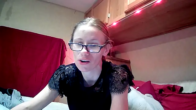 Snapshot of VibeyLovers chatting on February 19, 6:00 pm VibeyLovers online show from February 19, 6:00 pm