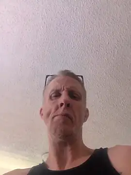 Snapshot of VibeyLovers chatting on November 8, 10:08 pm VibeyLovers online show from November 8, 10:08 pm