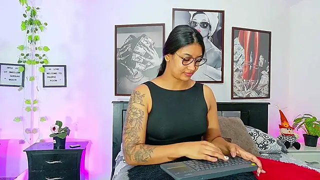 Snapshot of loretahorny chatting on February 27, 1:00 pm loretahorny online show from February 27, 1:00 pm