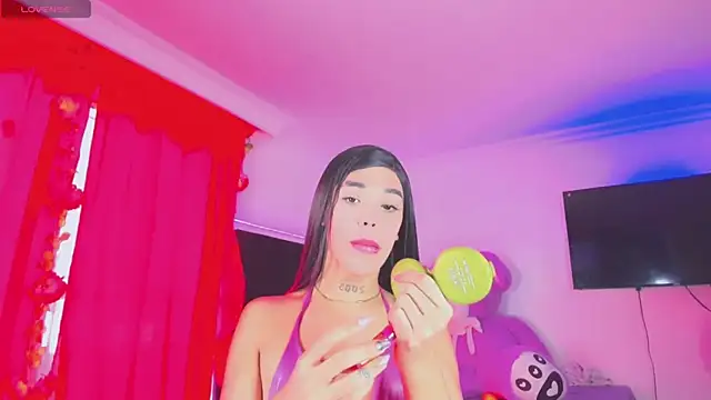 Snapshot of kylesofia chatting on January 26, 1:47 pm kylesofia online show from January 26, 1:47 pm