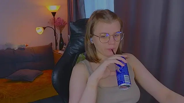  JessieVibes online show from April 7, 2:06 pm