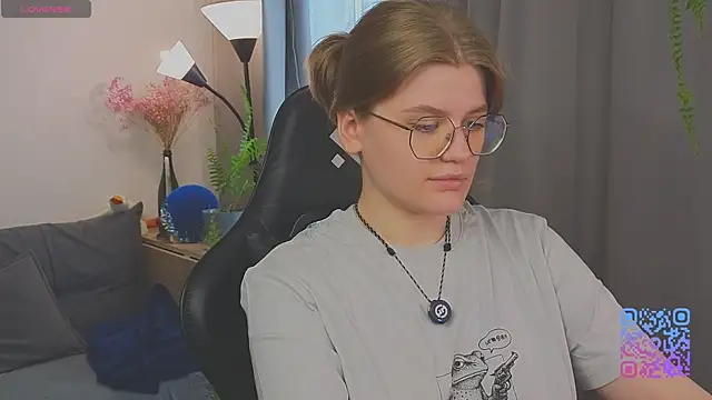 Snapshot of _JessieVibes chatting on July 4, 2:01 pm JessieVibes online show from July 4, 2:01 pm