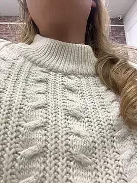 LanaSparks online show from December 18, 4:18 am