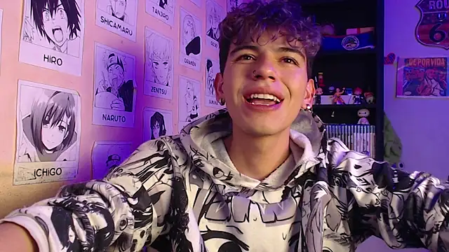 Snapshot of Mickey_Magic chatting on January 16, 6:35 am Mickey Magic online show from January 16, 6:35 am