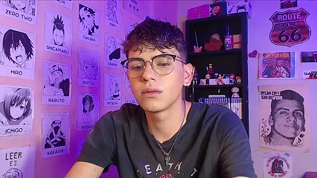 Snapshot of Mickey_Magic chatting on January 30, 6:46 am Mickey Magic online show from January 30, 6:46 am