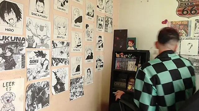 Snapshot of Mickey_Magic chatting on March 8, 7:27 am Mickey Magic online show from March 8, 7:27 am