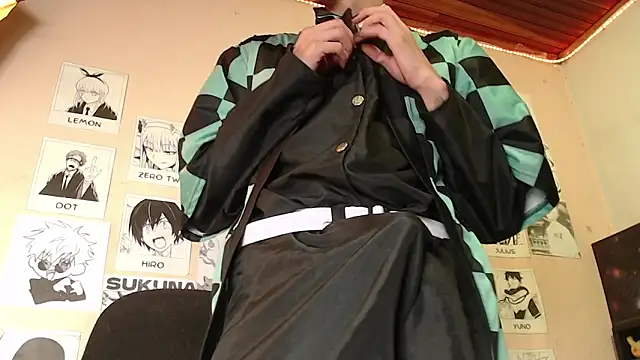 Snapshot of Mickey_Magic chatting on March 8, 10:32 am Mickey Magic online show from March 8, 10:32 am