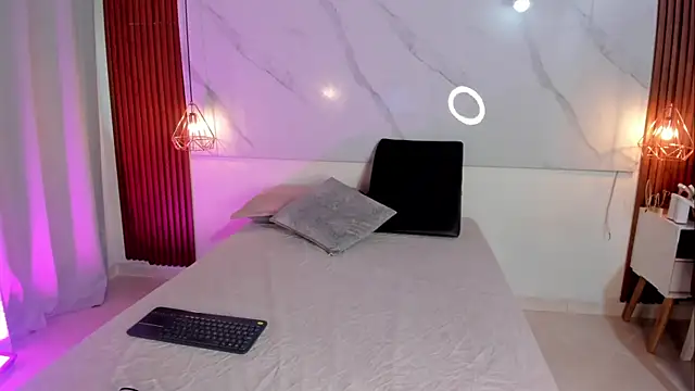 isabella zc online show from December 15, 7:40 pm