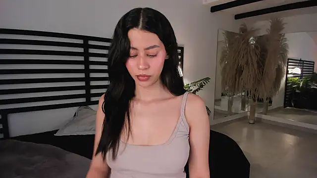 hannah brady online show from January 25, 8:00 pm