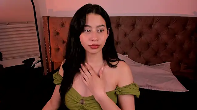 hannah brady online show from March 12, 12:10 am