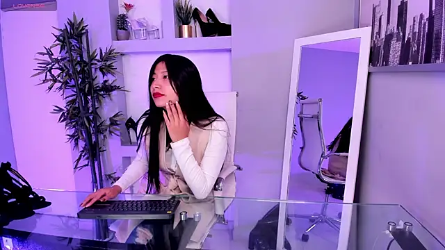 hannah howeell   online show from January 29, 12:02 pm