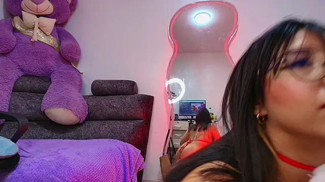 Snapshot of MiaFlamesxxx chatting on December 14, 1:44 am MiaFlamesxxx online show from December 14, 1:44 am