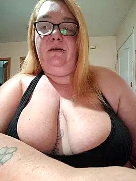 Snapshot of diosacurvy1984 chatting on October 17, 8:17 am diosacurvy1984 online show from October 17, 8:17 am