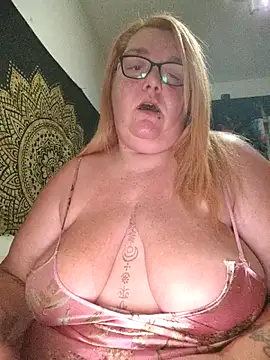 Snapshot of diosacurvy1984 chatting on October 18, 9:15 pm diosacurvy1984 online show from October 18, 9:15 pm