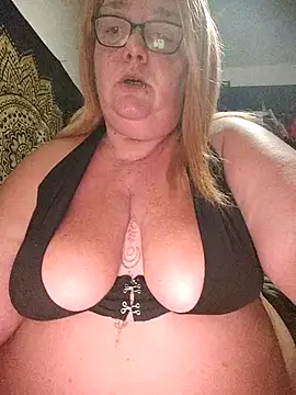 Snapshot of diosacurvy1984 chatting on October 22, 8:30 pm diosacurvy1984 online show from October 22, 8:30 pm