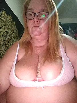 Snapshot of diosacurvy1984 chatting on October 23, 9:02 pm diosacurvy1984 online show from October 23, 9:02 pm