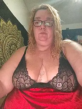 Snapshot of diosacurvy1984 chatting on November 2, 6:32 pm diosacurvy1984 online show from November 2, 6:32 pm