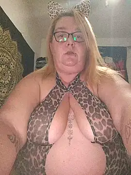 Snapshot of diosacurvy1984 chatting on November 9, 4:49 pm diosacurvy1984 online show from November 9, 4:49 pm