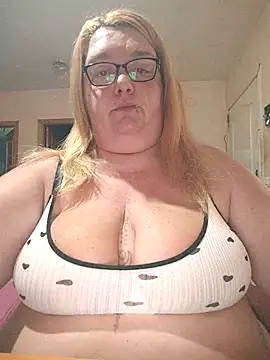 Snapshot of diosacurvy1984 chatting on November 10, 7:51 am diosacurvy1984 online show from November 10, 7:51 am