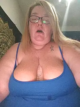 Snapshot of diosacurvy1984 chatting on November 18, 11:15 pm diosacurvy1984 online show from November 18, 11:15 pm