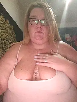 Snapshot of diosacurvy1984 chatting on November 20, 11:15 pm diosacurvy1984 online show from November 20, 11:15 pm