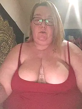 Snapshot of diosacurvy1984 chatting on November 22, 9:14 pm diosacurvy1984 online show from November 22, 9:14 pm