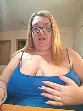 Snapshot of diosacurvy1984 chatting on November 29, 9:12 am diosacurvy1984 online show from November 29, 9:12 am