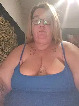 Snapshot of diosacurvy1984 chatting on November 30, 10:36 pm diosacurvy1984 online show from November 30, 10:36 pm