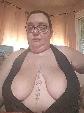 Snapshot of diosacurvy1984 chatting on December 15, 10:52 am diosacurvy1984 online show from December 15, 10:52 am