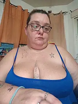 Snapshot of diosacurvy1984 chatting on December 16, 8:41 am diosacurvy1984 online show from December 16, 8:41 am