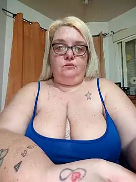 diosacurvy1984 online show from April 8, 7:41 am