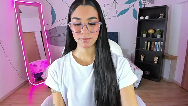 Snapshot of Dana_Paula chatting on January 7, 11:45 am Dana Paula online show from January 7, 11:45 am