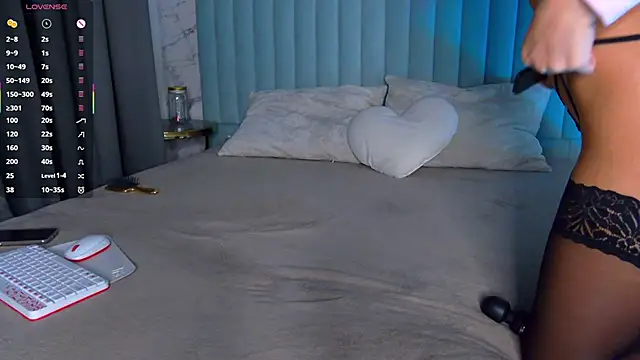 AmberShays online show from November 16, 4:23 pm