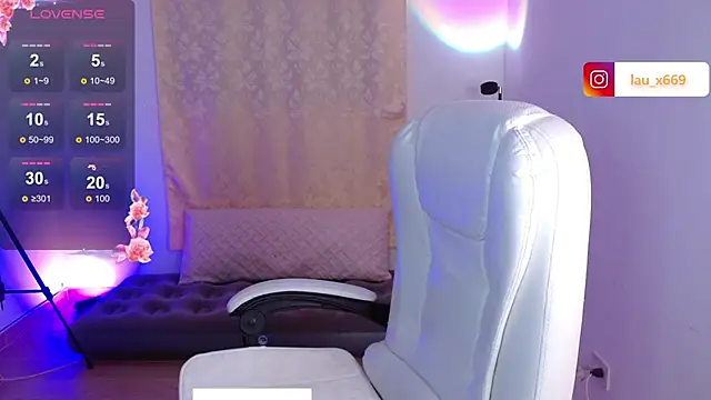 Snapshot of isabella1616 chatting on February 10, 3:32 am isabella1616 online show from February 10, 3:32 am