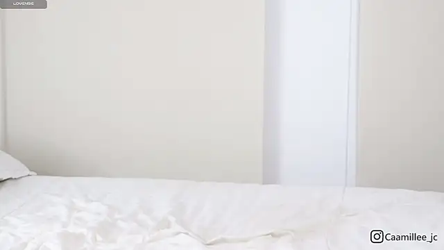 caamillee  online show from January 8, 2:58 am