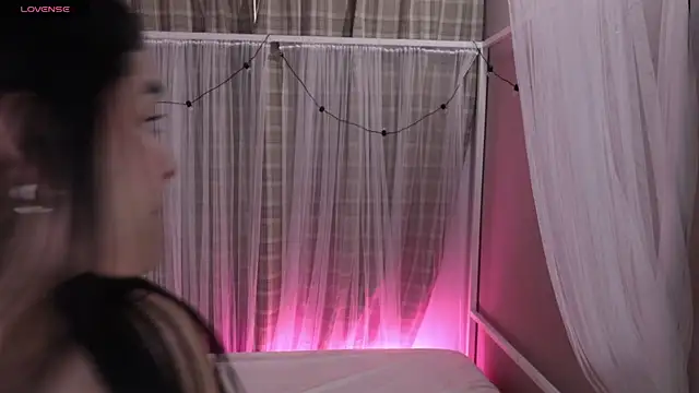 Snapshot of camilapersy chatting on January 17, 12:43 pm camilapersy online show from January 17, 12:43 pm