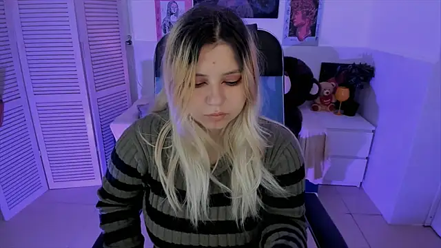 DiaAngell online show from October 4, 4:27 pm