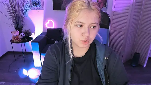 DiaAngell online show from November 23, 7:46 pm