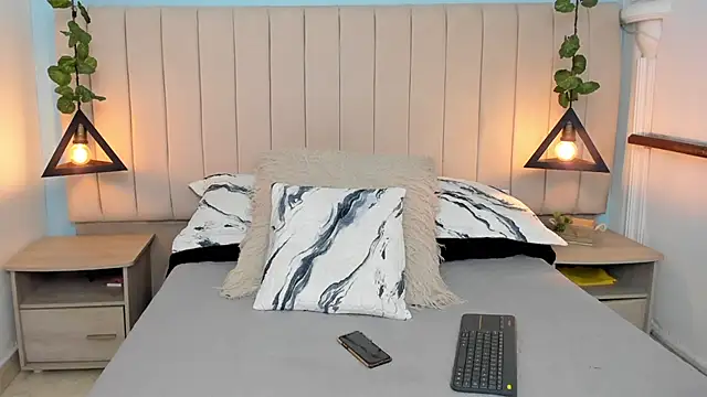 Snapshot of Paulina_Lopezz chatting on January 29, 8:25 pm Paulina Lopezz online show from January 29, 8:25 pm