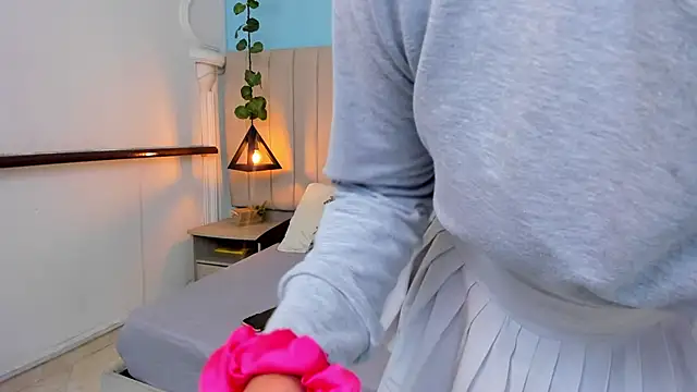 Snapshot of Paulina_Lopezz chatting on February 5, 8:25 pm Paulina Lopezz online show from February 5, 8:25 pm