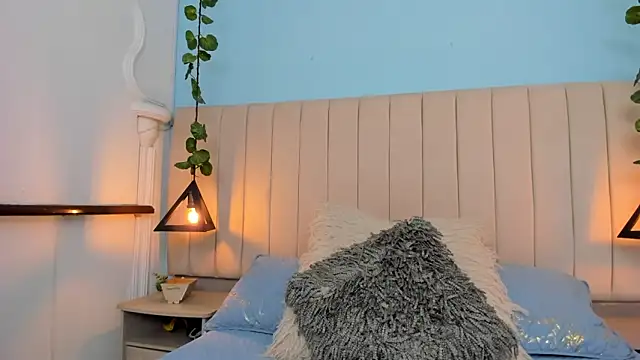 Snapshot of Paulina_Lopezz chatting on February 17, 8:47 pm Paulina Lopezz online show from February 17, 8:47 pm